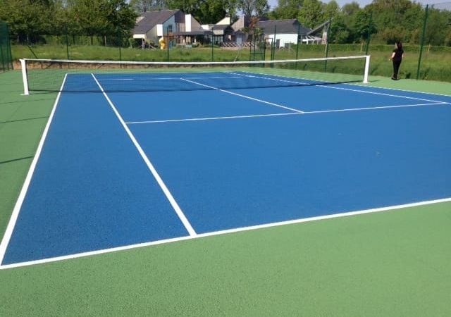Quels délais prévoir pour une construction court de tennis Limoges complète ?