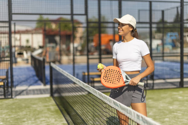 Comment intégrer une construction terrain de padel à Paris dans un quartier résidentiel ?