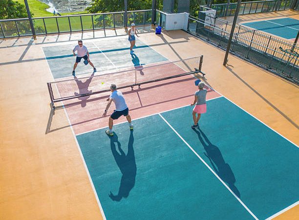 Comment éviter les dépassements de budget sur une construction terrain de padel à Paris ?