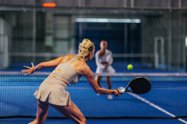 Combien de temps durent les travaux pour une construction terrain de padel à Paris ?