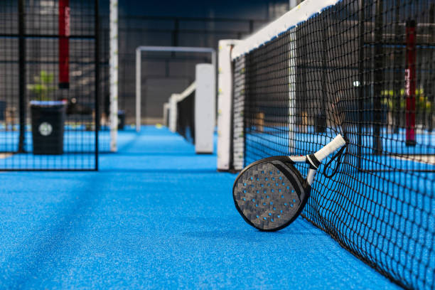 Une construction terrain de padel à Paris attire-t-elle un public international ?