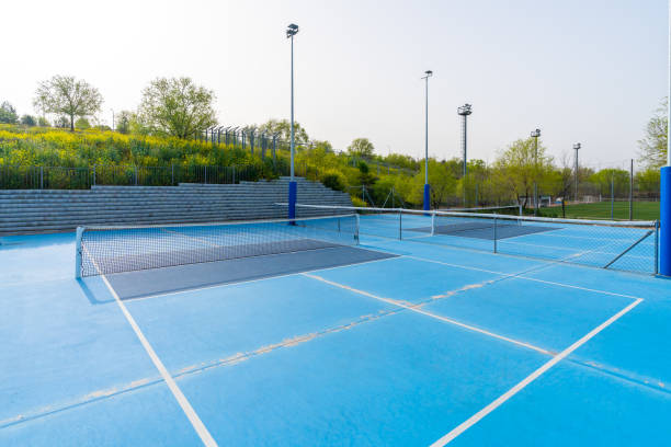 Quels aménagements facilitent une construction court de tennis à Toulon en zone résidentielle ?
