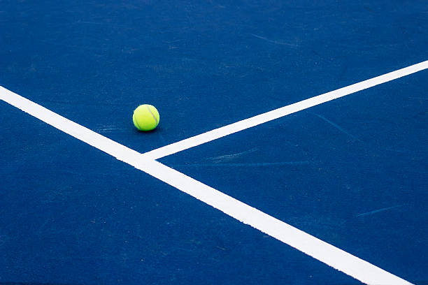 Une construction court de tennis à Toulon peut-elle intégrer un système d’arrosage automatique ?