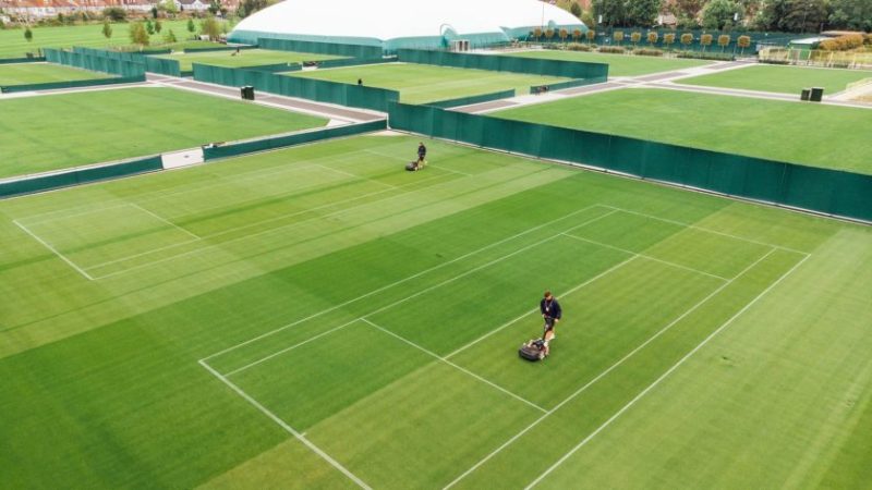 Comment concilier discrétion et prestige dans une construction court de tennis Toulon ?