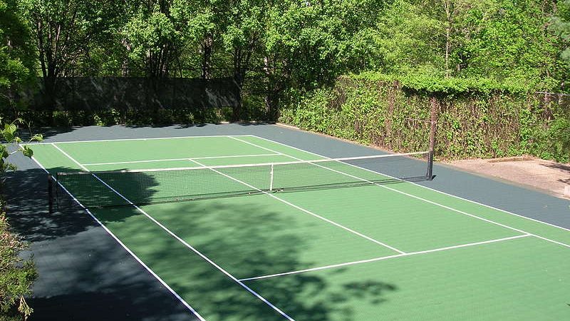 Quels choix techniques facilitent l’évolution d’une construction court de tennis Toulon ?